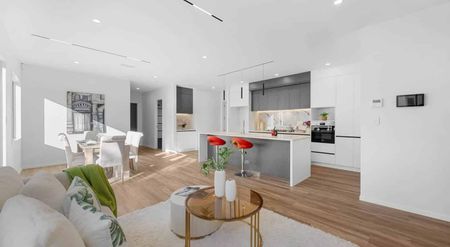 Modern Corner Home – Water, Gas & Internet Incl - Photo 3