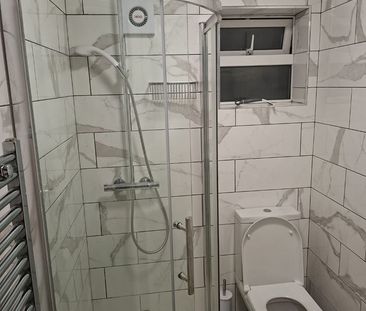 Room in a Shared Flat, Pine Rd, NW2 - Photo 5