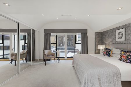 Remarkable turnkey family home in Knightsbridge - Photo 3