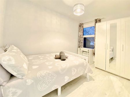 4 bedroom house to rent Cecil Street, Watford, Hertfordshire, WD24 - Photo 5