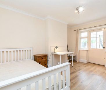 4 bedroom detached house to rent - Photo 4