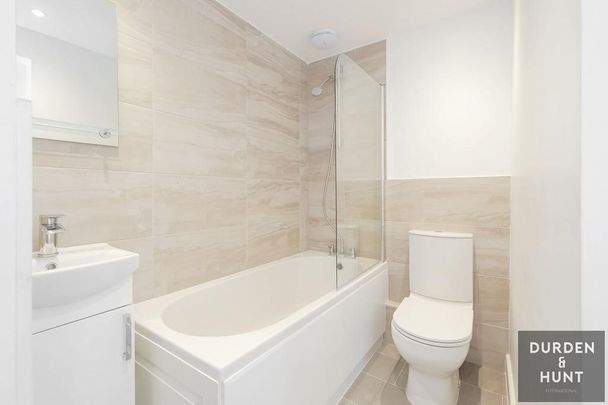 High Street, Ongar, Essex - Photo 1