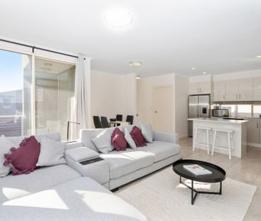 Fully Furnished, 2 Bedroom Townhouse. - Photo 6