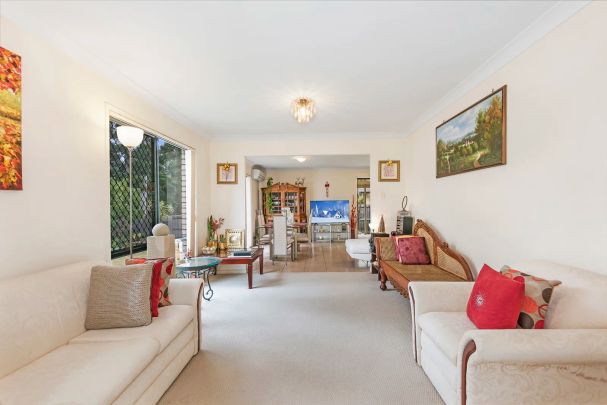 Spacious Family Home in a Peaceful Carindale Pocket - Photo 1