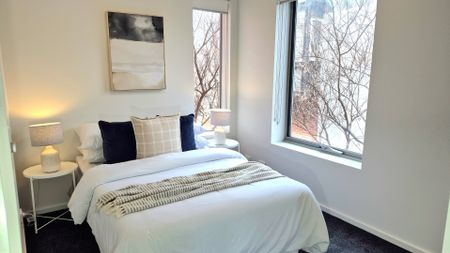 Open the door to effortless style - Photo 4