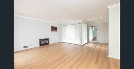 Large 4x2 home - Photo 2