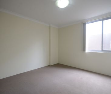 Stunning 2-Bedroom Apartment - Photo 2