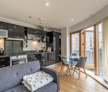 2 bedroom flat to rent - Photo 2