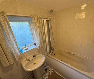 Whitley Wood Road, Reading, RG2 - Photo 1