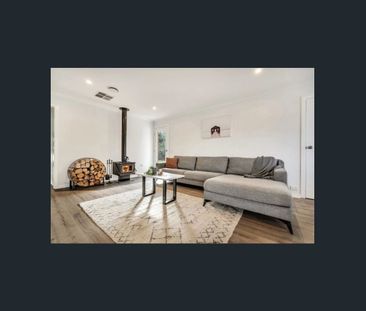 Spacious 3-Bedroom Home – Walk to Craigieburn Station!! - Photo 2