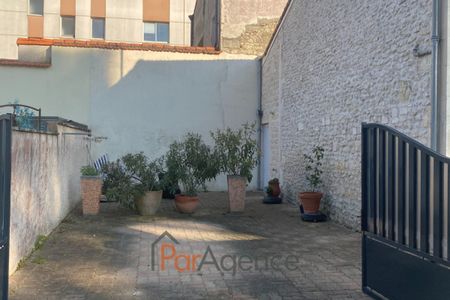 A LOUER MAISON T3 87,49 M2 HABITABLES PROCHE CENTRE-VILLE RO - Photo 4