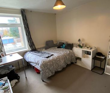 3 bedroom flat to rent - Photo 3
