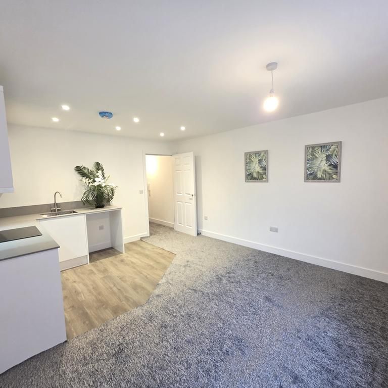 2 bedroom flat to rent - Photo 1