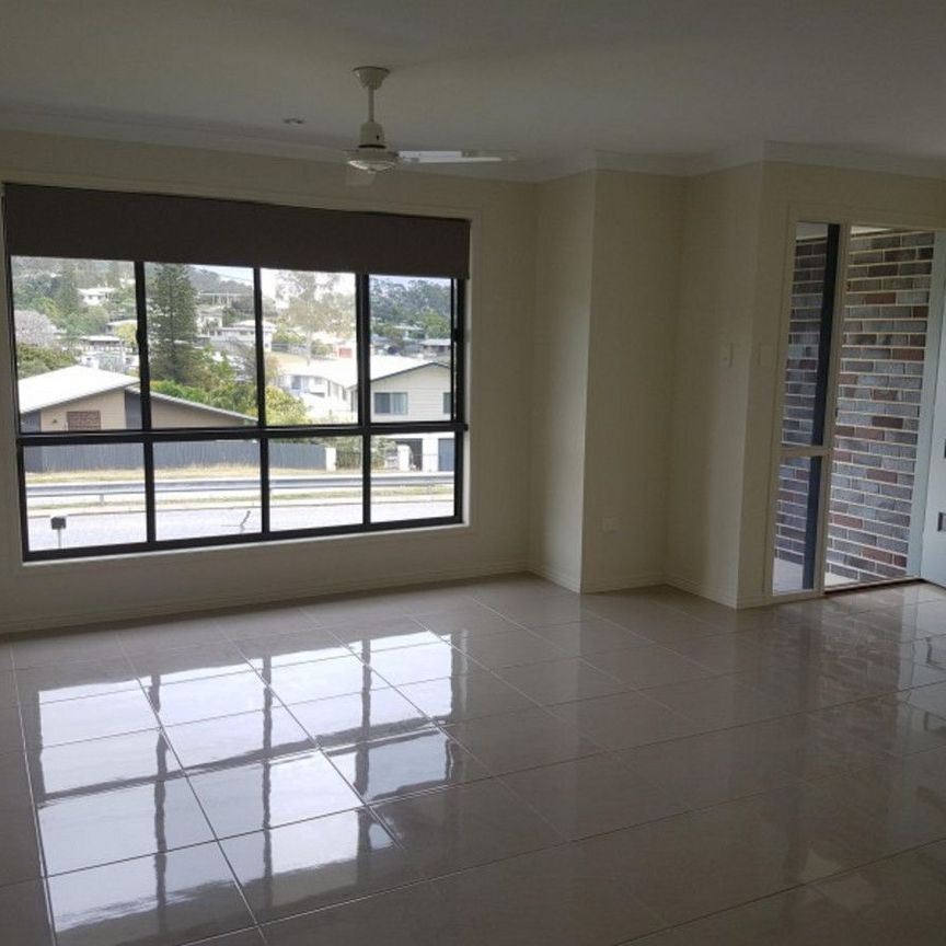 :: MODERN HOME IN CONVENIENT LOCATION! - Photo 1