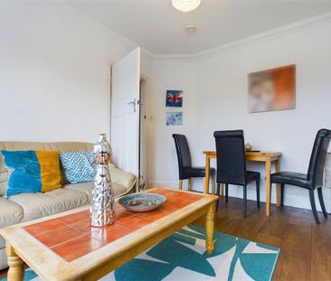 4 bedroom terraced house to rent - Photo 3