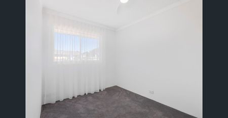 Beautifully updated, perfectly positioned - Photo 3