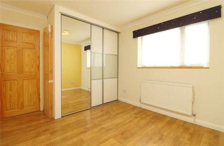 Abercorn Road, Mill Hill, London, NW7 - Photo 2