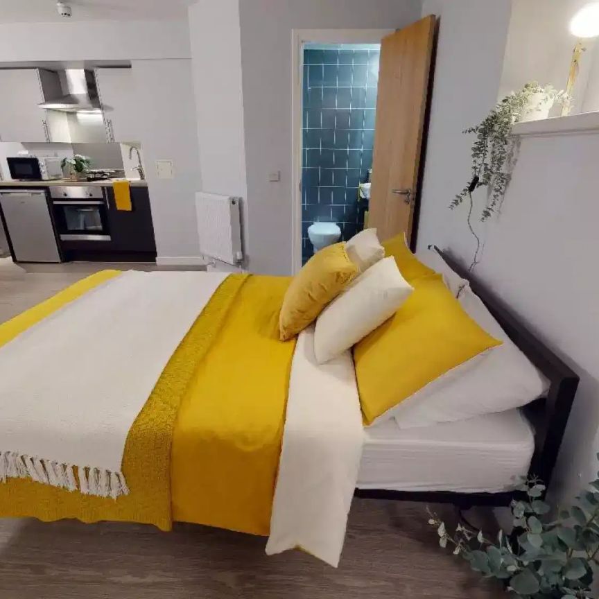 Bronze Studio - Photo 1