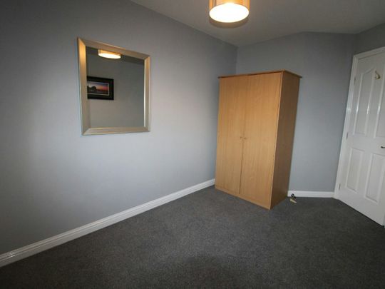 Flat to rent on - Photo 1
