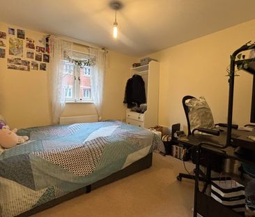 Sandy Lane, Woking, Surrey, GU22 - Photo 3