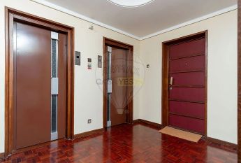 Apartment T5 in Alvalade, Lisboa