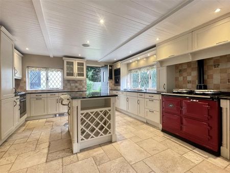 4 bedroom detached house to rent - Photo 5