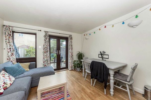 Tithe Barn Close, Kingston Upon Thames, KT2 - Photo 1