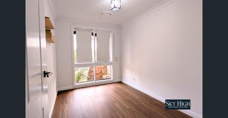 Recently Renovated Single-Level Family Home in Kings Langley - Photo 3