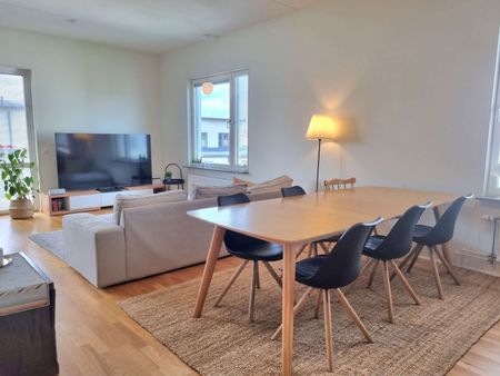 An apartment in frösunda on the 6th floor with high ceilings. - Photo 2