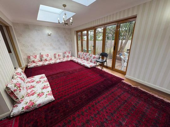 6 bedroom detached house to rent - Photo 1