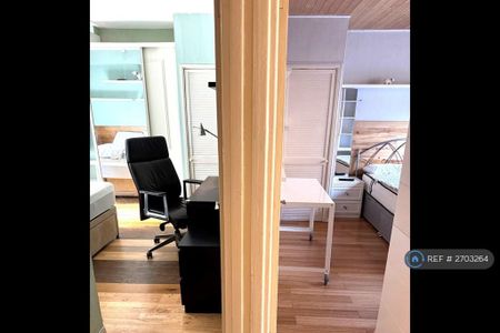 3 bedroom flat to rent - Photo 3