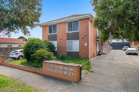 2/136 Smith Street, Thornbury. - Photo 4