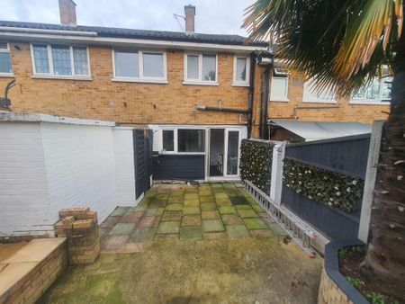 3 bedroom terraced house to rent - Photo 5