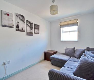 4 bedroom end of terrace house to rent - Photo 1