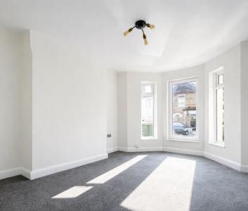 Thanet Gardens, CT19 6DF, Folkestone - Photo 3