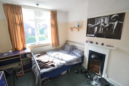 4 Bedroom Semi Detached To Rent in Lenton - Photo 3