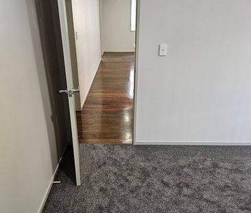 Modern 2 bedroom unit for rent - Photo 3