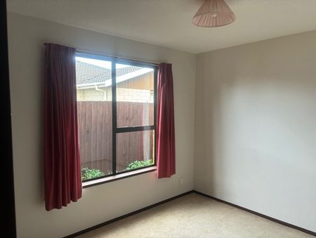 Great location in Ilam – 4 Bedrooms, Separate shower room, a second bathroom with bathtub. - Photo 3