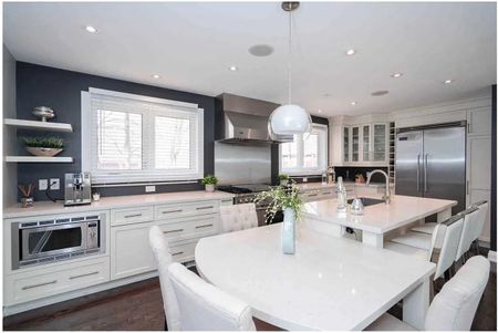 For Lease - 2 Groveland Crescent, Toronto, Ontario - Photo 4