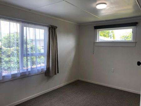 Tidy family home - Photo 2