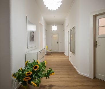 Altbauwohnung mit 3 Schlafzimmern und 2 Bädern in Neuhausen - Photo 1