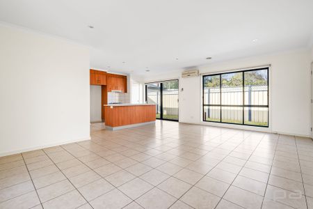 2/5 Glenluss Street, Werribee - Photo 5