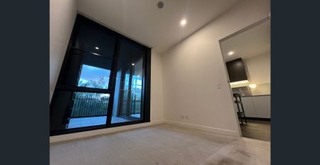 Spacious One bedroom with study Apartment in Waterloo near Zetland - Photo 2