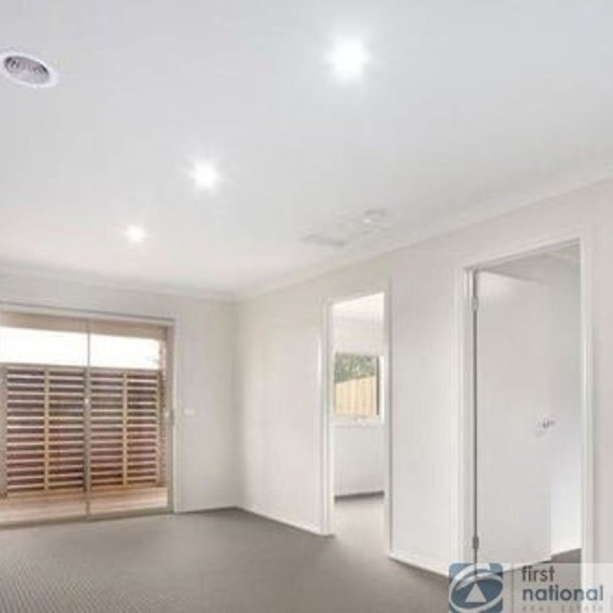 2A Lima Place, Pakenham - Photo 1