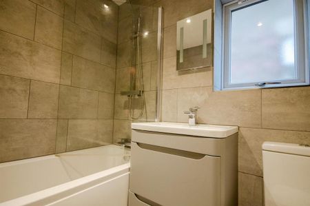 2 bedroom end of terrace house to rent - Photo 2