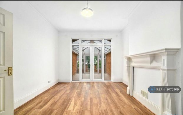 4 bedroom semi-detached house to rent - Photo 1