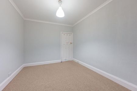 4 bedroom detached house to rent - Photo 4