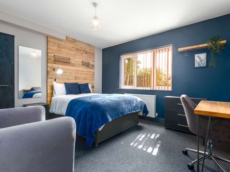 OX Living is proud to present this high-quality 8-bedroom co-living property, perfect for working professionals looking for stylish, stress-free living. Room 1 - Photo 4