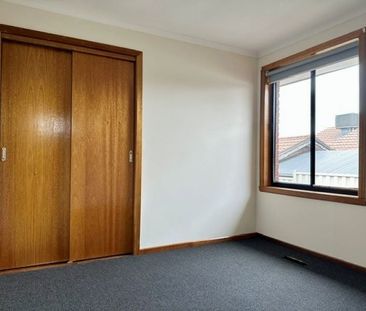 Perfect location and 3 bedroom unit. - Photo 1