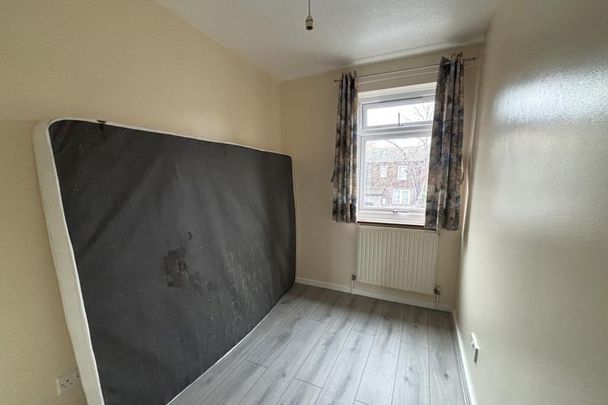 Quintrell Close, Woking, Surrey, GU21 - Photo 1